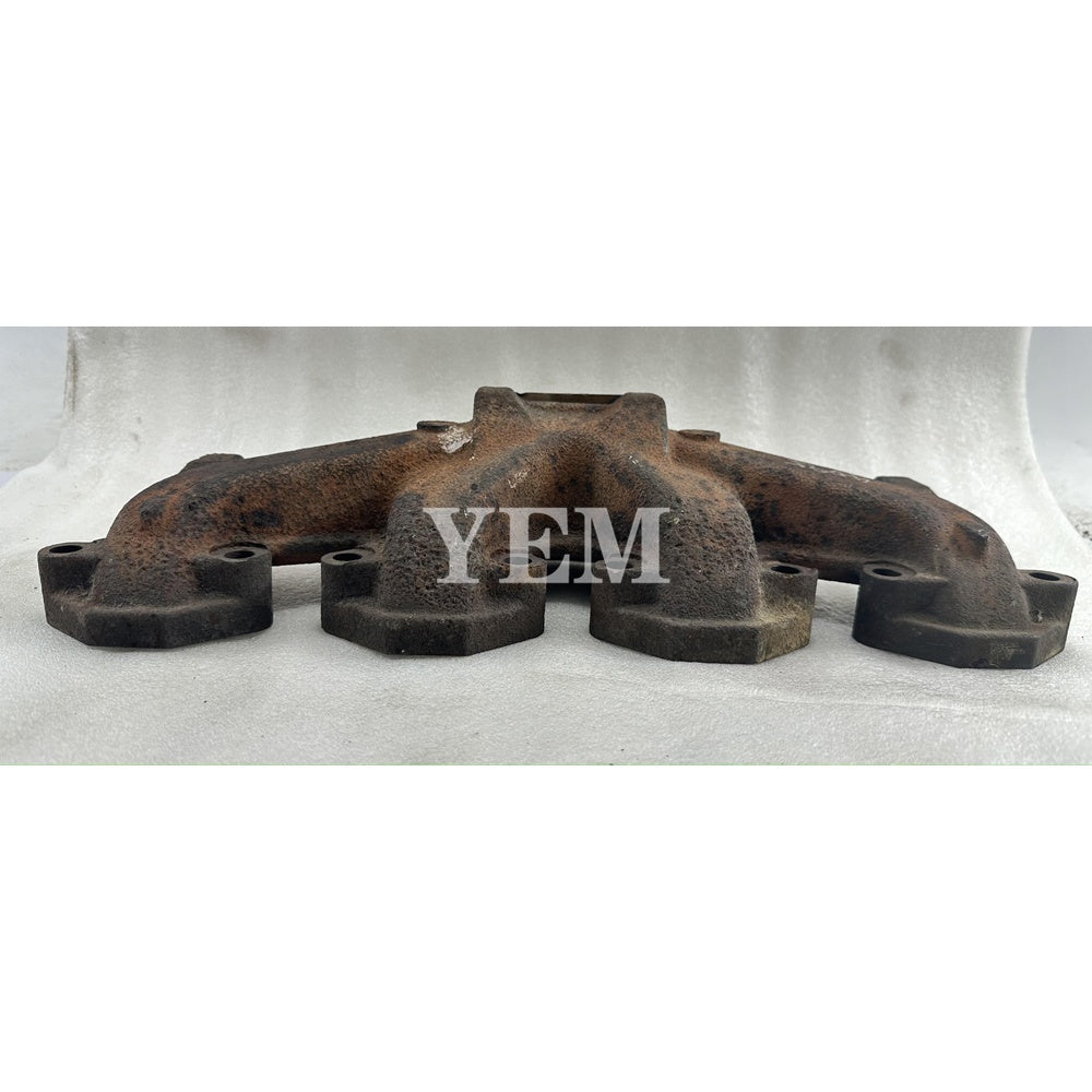 Used Exhaust Manifold For Komatsu 4D95 Engine PC60-6 PC88MR-6 PW98MR-6 For Komatsu