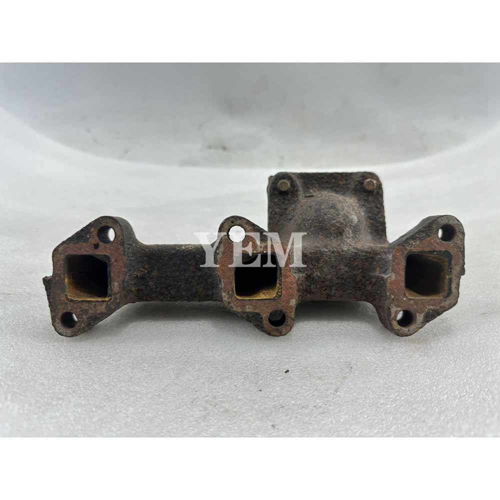 Used Exhaust Manifold For Mitsubishi L3E Engine 1815 tractor For Mitsubishi