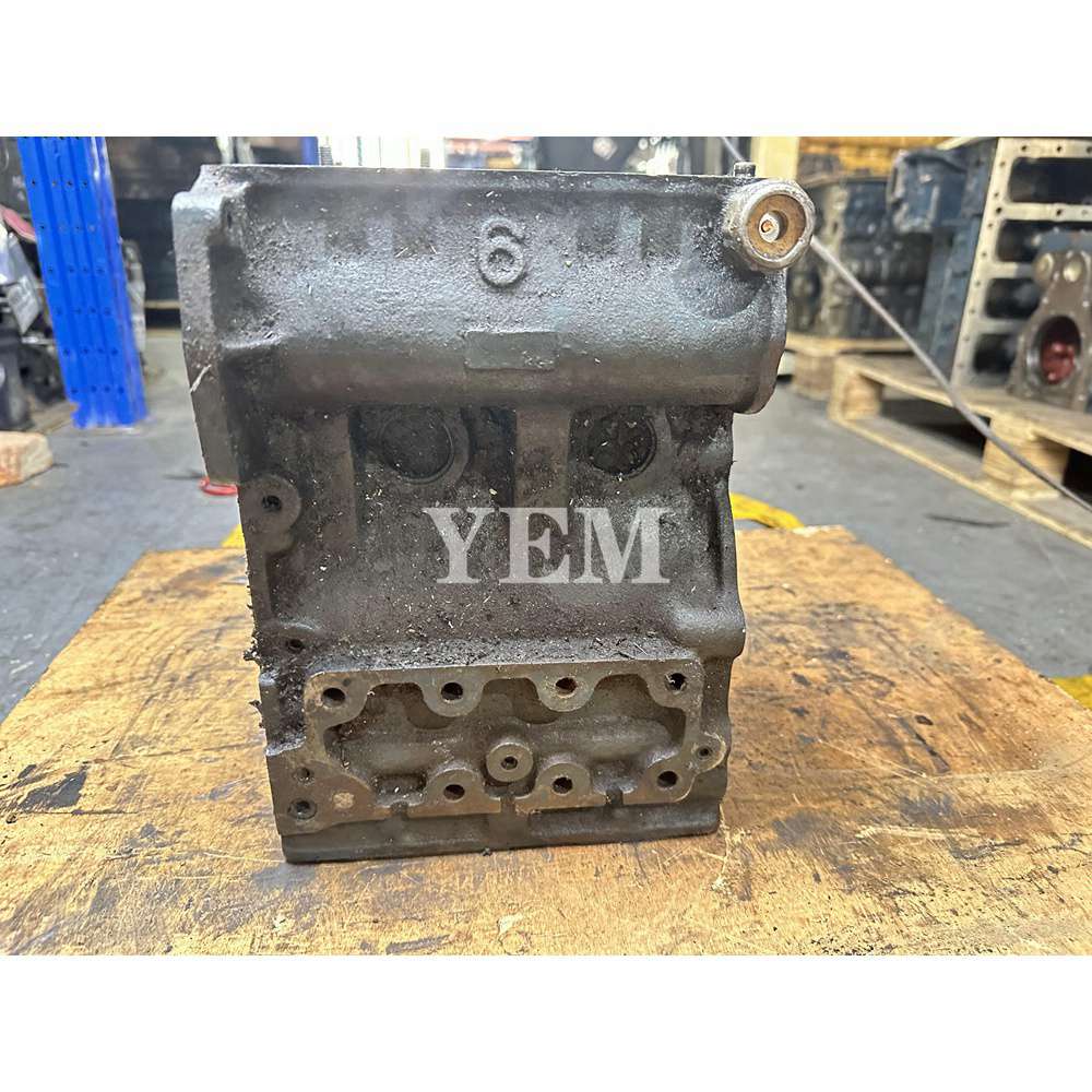 Z600 Cylinder Block 15956-0101-0 For Kubota John Deere Z665 Z6000 Z625 Z625 Z645 Z655 Z665 Z655 tractor For Kubota