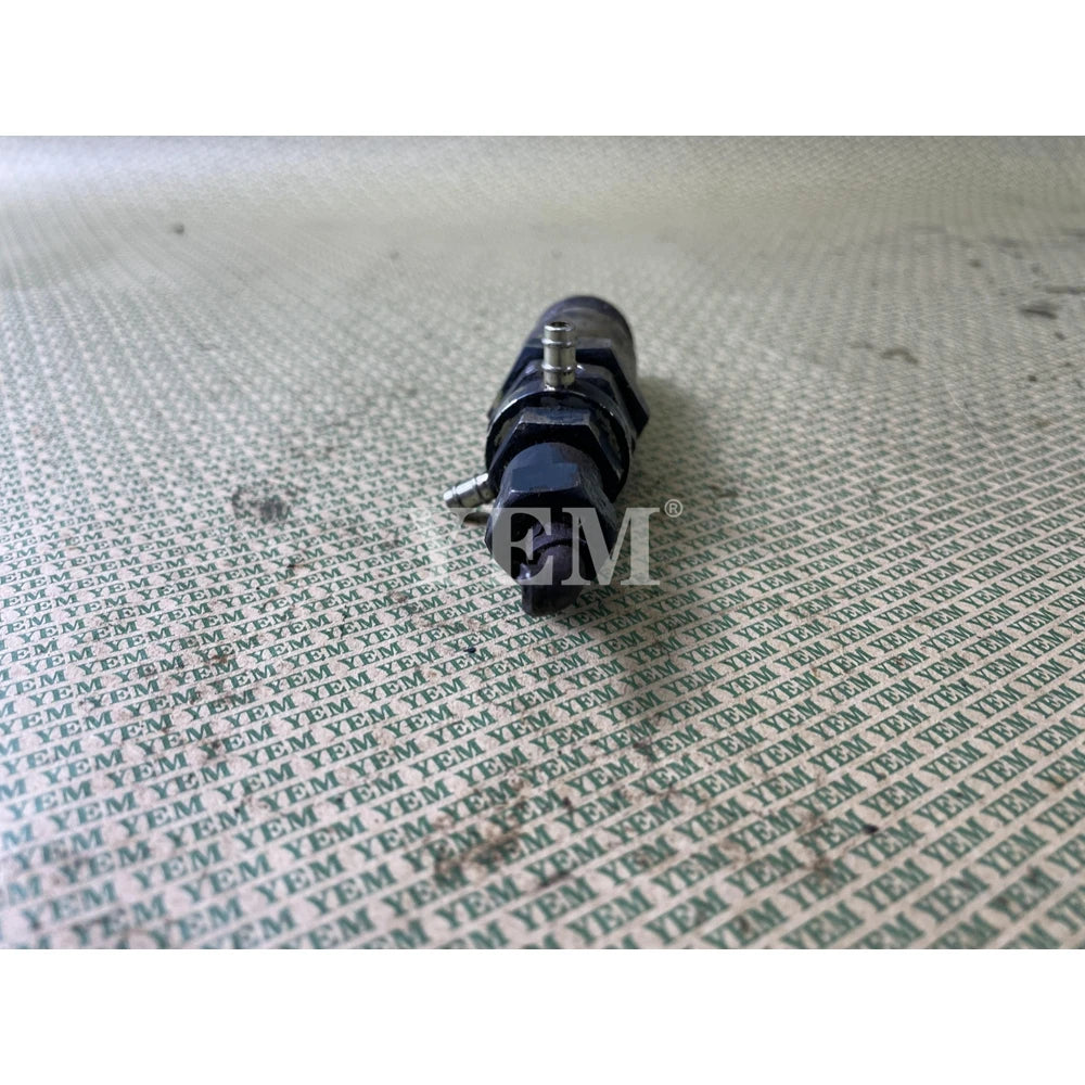 FOR KUBOTA ENGINE V1502 NOZZLE HOLDER (USED) For Kubota