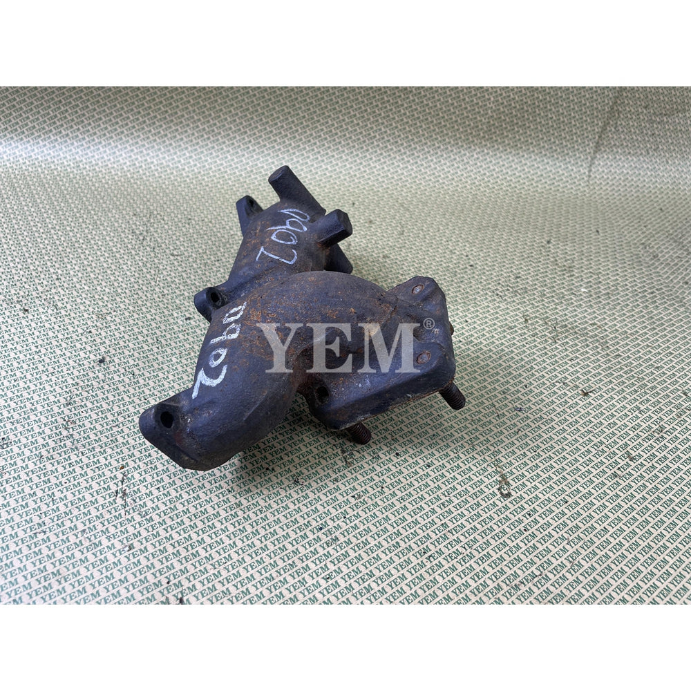 USED D902 EXHAUST MANIFOLD FOR KUBOTA DIESEL ENGINE SPARE PARTS For Kubota