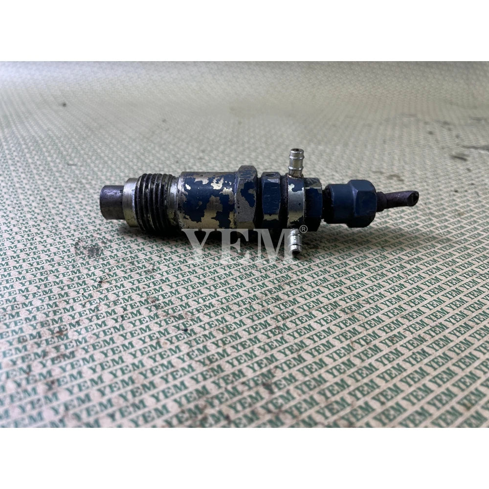 FOR KUBOTA ENGINE V1502 NOZZLE HOLDER (USED) For Kubota