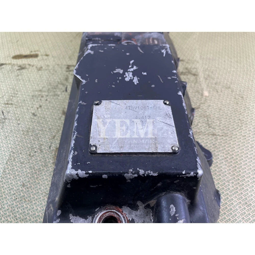 4TNV106 VALVE COVER FOR YANMAR (USED) For Yanmar