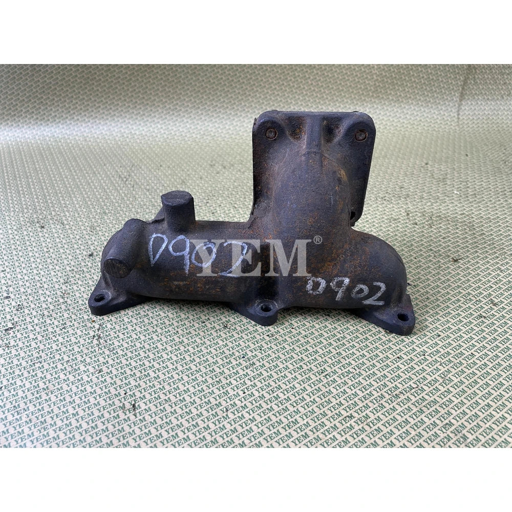 USED D902 EXHAUST MANIFOLD FOR KUBOTA DIESEL ENGINE SPARE PARTS For Kubota