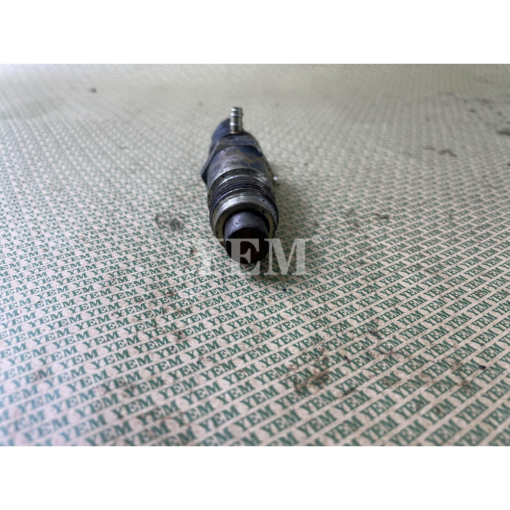 FOR KUBOTA ENGINE V1502 NOZZLE HOLDER (USED) For Kubota