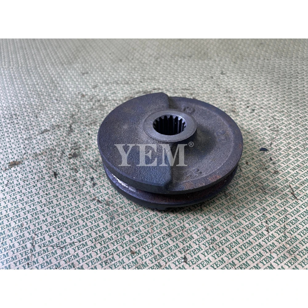 FOR KUBOTA ENGINE D902 CRANK PULLEY (USED) For Kubota